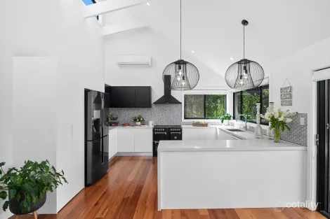 Property photo of 16 Grandview Parade Hill Top NSW 2575