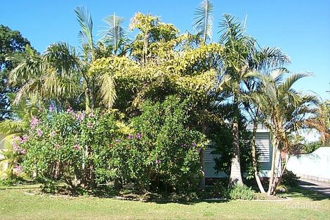 5 Poinsettia Ave, Mooloolaba, QLD 4557