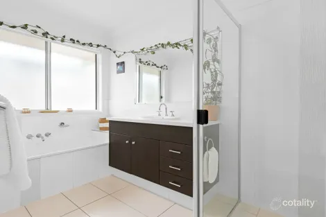 Property photo of 5 Seahaven Circuit Pialba QLD 4655