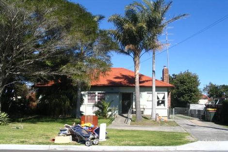 2 Hurt Pde, Unanderra, NSW 2526