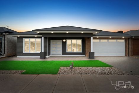 4 Buckingham Bvd, Strathtulloh, VIC 3338