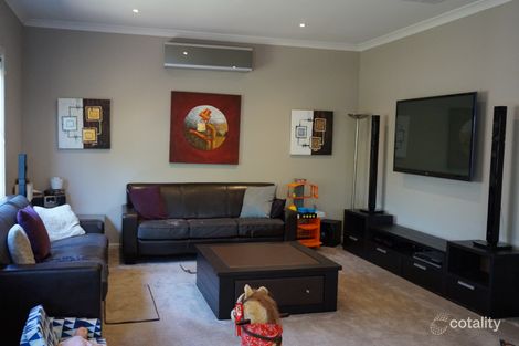 Property photo of 4 Grattan Lane Caroline Springs VIC 3023