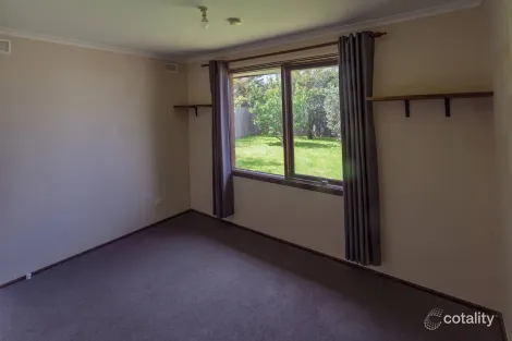 Property photo of 40 Thomas Crescent Cranbourne VIC 3977