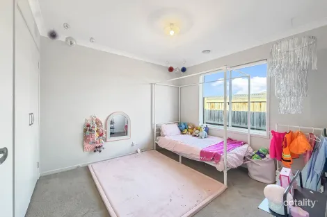 Property photo of 12 Redleaf Avenue Warragul VIC 3820