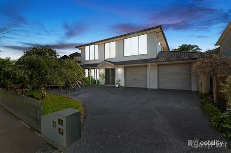 Property photo of 32 Edrington Park Drive Berwick VIC 3806