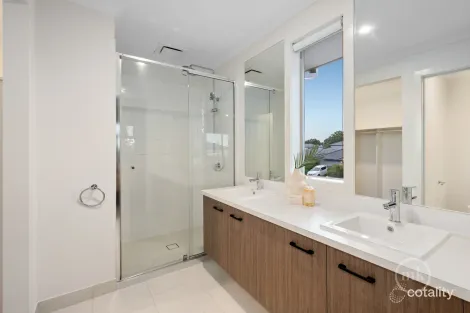 Property photo of 16 Lochran Road Doreen VIC 3754