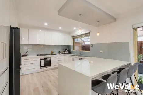 Property photo of 3 Treetop Close Roxburgh Park VIC 3064