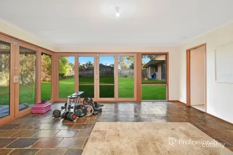 Property photo of 28 Murray Crescent Rowville VIC 3178