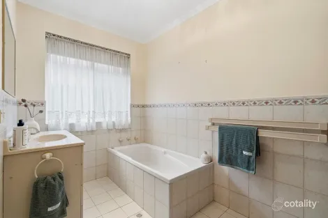 Property photo of 8 Burgundy Way Glengowrie SA 5044