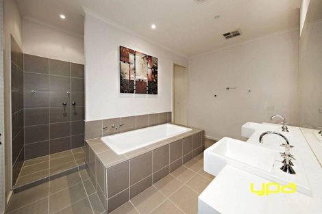 Property photo of 10 Bimbadeen Street Burnside VIC 3023