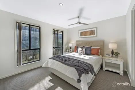 Property photo of 6 Aspect Place Pacific Pines QLD 4211