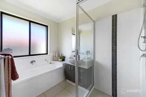 Property photo of 6 Aspect Place Pacific Pines QLD 4211