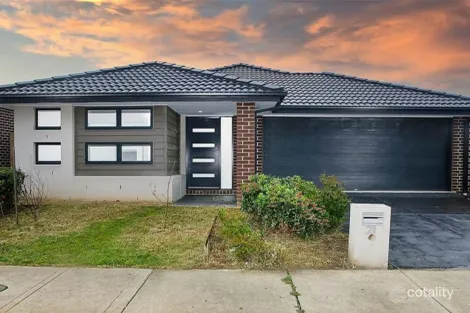 21 Langshan Rd, Clyde North, VIC 3978