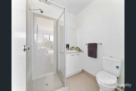 Property photo of 40 Indura Drive Werribee VIC 3030