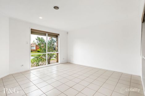 Property photo of 4 Daphne Way Cranbourne North VIC 3977