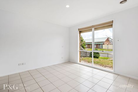 Property photo of 4 Daphne Way Cranbourne North VIC 3977