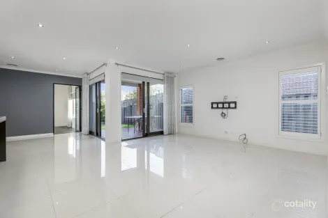 Property photo of 9 Shanahans Drive Cranbourne North VIC 3977