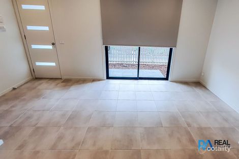 Property photo of 4 Calico Walk Officer VIC 3809