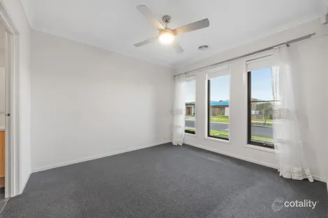 Property photo of 24 Edgedell Avenue Kalkallo VIC 3064
