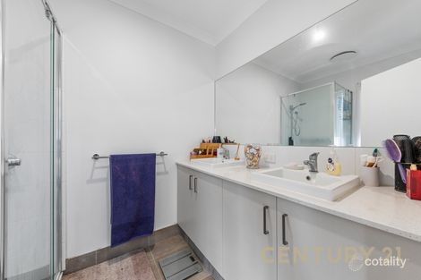 Property photo of 4 Wanstead Way Cranbourne West VIC 3977
