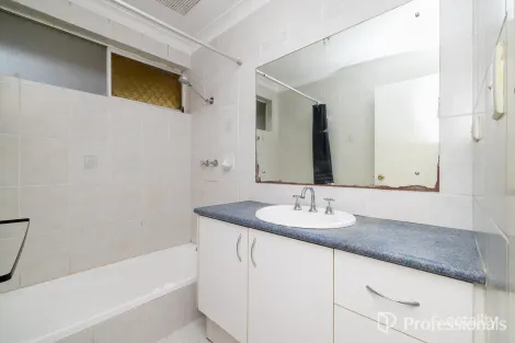 Property photo of 6 Silver Mallee Close Camillo WA 6111
