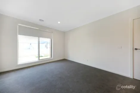 Property photo of 37 Rochester Crescent Eynesbury VIC 3338