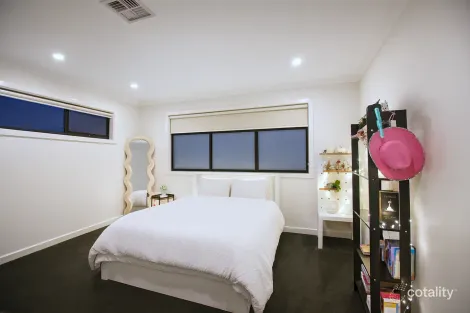 Property photo of 2/5 Miranda Road Reservoir VIC 3073