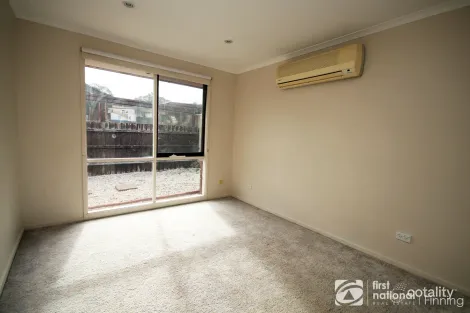 Property photo of 2/132 Fordholm Road Hampton Park VIC 3976