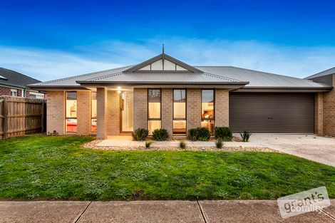51 Sandalwood Dr, Pakenham, VIC 3810