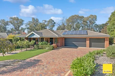 11 Golden Gld, Strathdale, VIC 3550