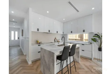 Property photo of 13 Hillside Avenue Mickleham VIC 3064