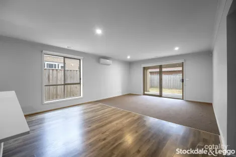 Property photo of 37 Stettler Boulevard Mickleham VIC 3064