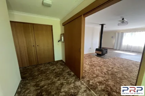 Property photo of 8 Hillcrest Avenue Parkes NSW 2870