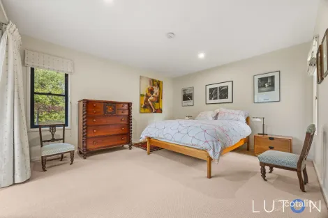Property photo of 10 Haswell Place Chifley ACT 2606