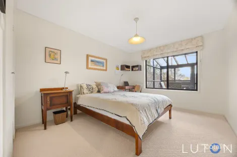 Property photo of 10 Haswell Place Chifley ACT 2606