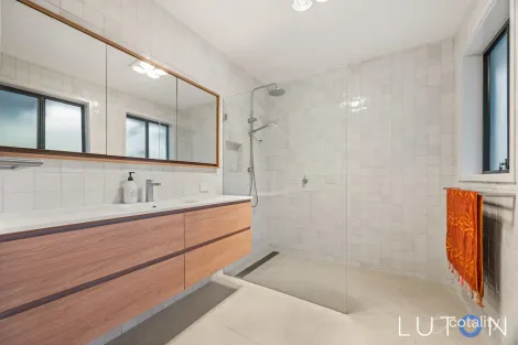 Property photo of 10 Haswell Place Chifley ACT 2606
