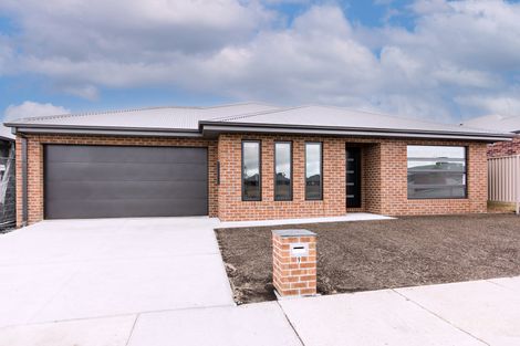 9 Pelican Dr, Winter Valley, VIC 3358