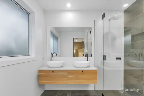 Property photo of 32 Walder Crescent Avoca Beach NSW 2251