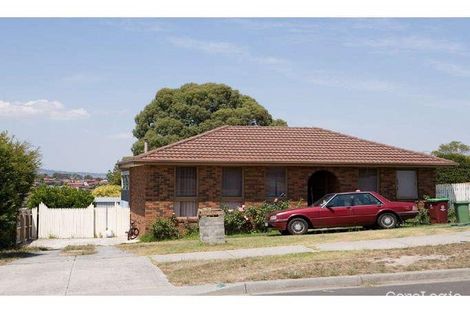 Property photo of 6 Mueller Court Endeavour Hills VIC 3802