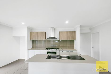 Property photo of 32 Rosette Crescent Rockbank VIC 3335