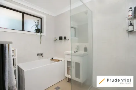 Property photo of 42/27 Waratah Crescent Macquarie Fields NSW 2564