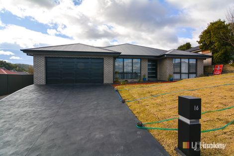 16 Henderson Pl, Lithgow, NSW 2790