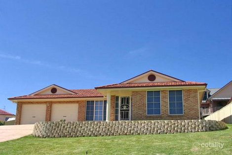 4 Triton Pl, Cameron Park, NSW 2285