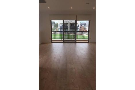 Property photo of 11 Heffernan Walk Heidelberg Heights VIC 3081