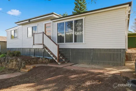 17 Donegal St, Rockville, QLD 4350