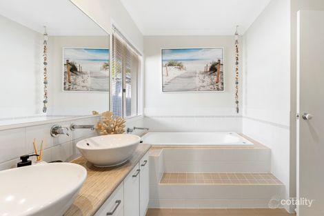 Property photo of 4 Twynam Mews Pacific Pines QLD 4211