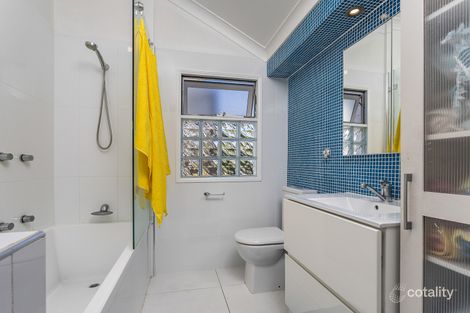 Property photo of 33 Henderson Road Deagon QLD 4017