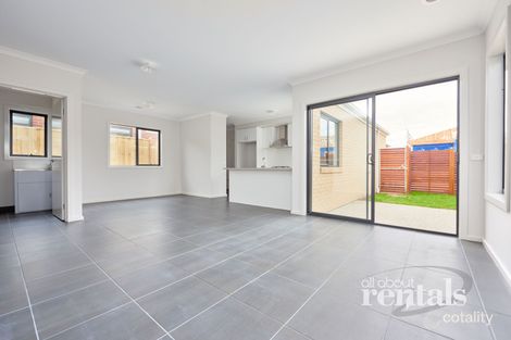 Property photo of 34 Precinct Walk Clyde North VIC 3978