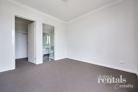 Property photo of 34 Precinct Walk Clyde North VIC 3978