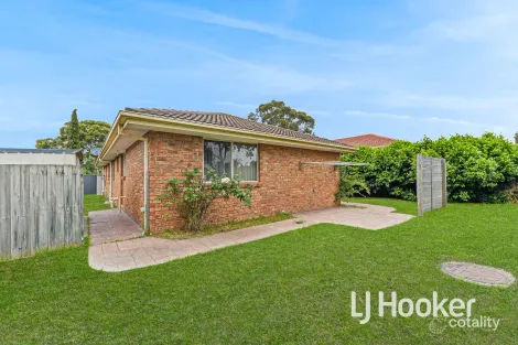 Property photo of 10 Bluegum Way Hampton Park VIC 3976